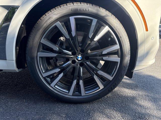 new 2026 BMW X7 car, priced at $100,285