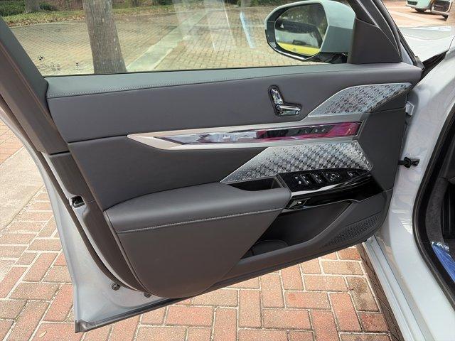 new 2025 BMW 760 car, priced at $136,925