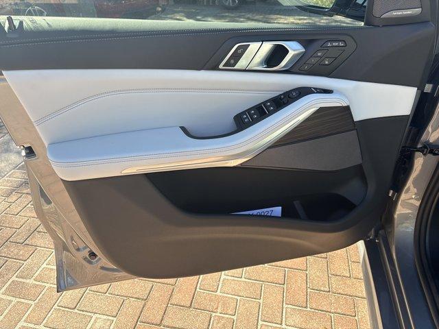 new 2026 BMW X7 car, priced at $100,735