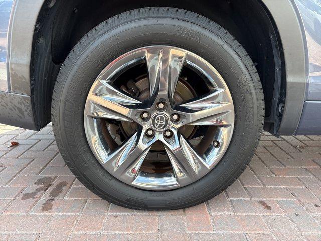 used 2018 Toyota Highlander car, priced at $22,319