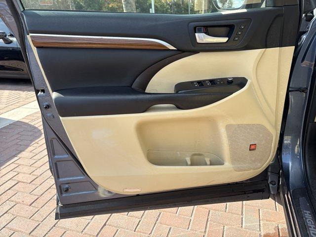 used 2018 Toyota Highlander car, priced at $22,319