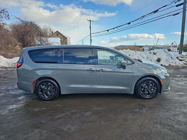 used 2022 Chrysler Pacifica Hybrid car, priced at $16,942