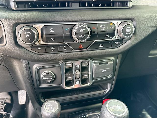 new 2025 Jeep Gladiator car, priced at $36,380