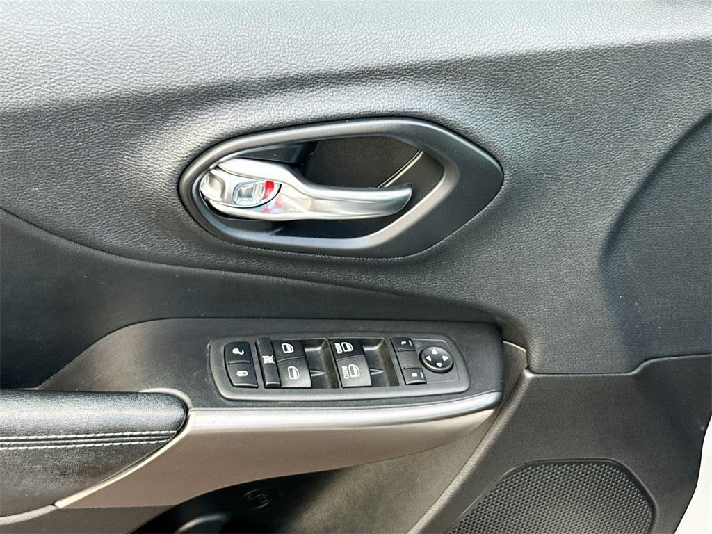 used 2019 Jeep Cherokee car, priced at $14,426