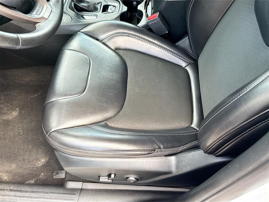 used 2019 Jeep Cherokee car, priced at $14,426