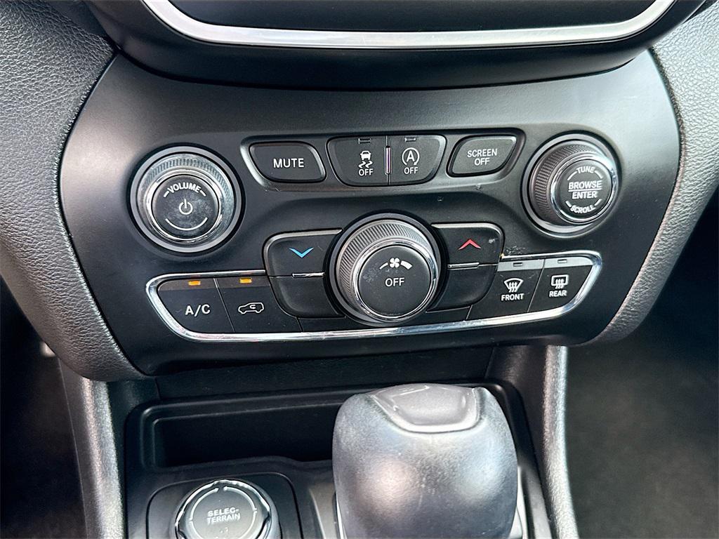 used 2019 Jeep Cherokee car, priced at $14,426