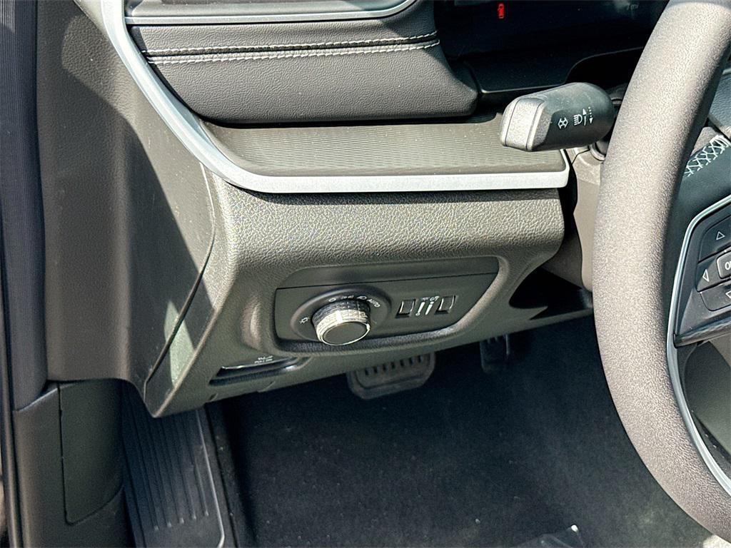 new 2025 Jeep Grand Cherokee car, priced at $29,627