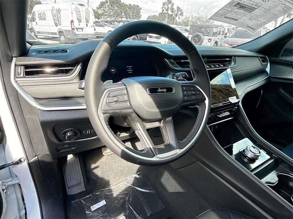 new 2025 Jeep Grand Cherokee car, priced at $31,382