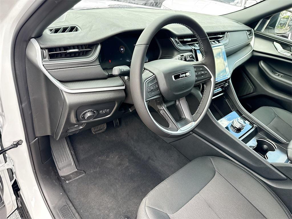 new 2025 Jeep Grand Cherokee car, priced at $32,650
