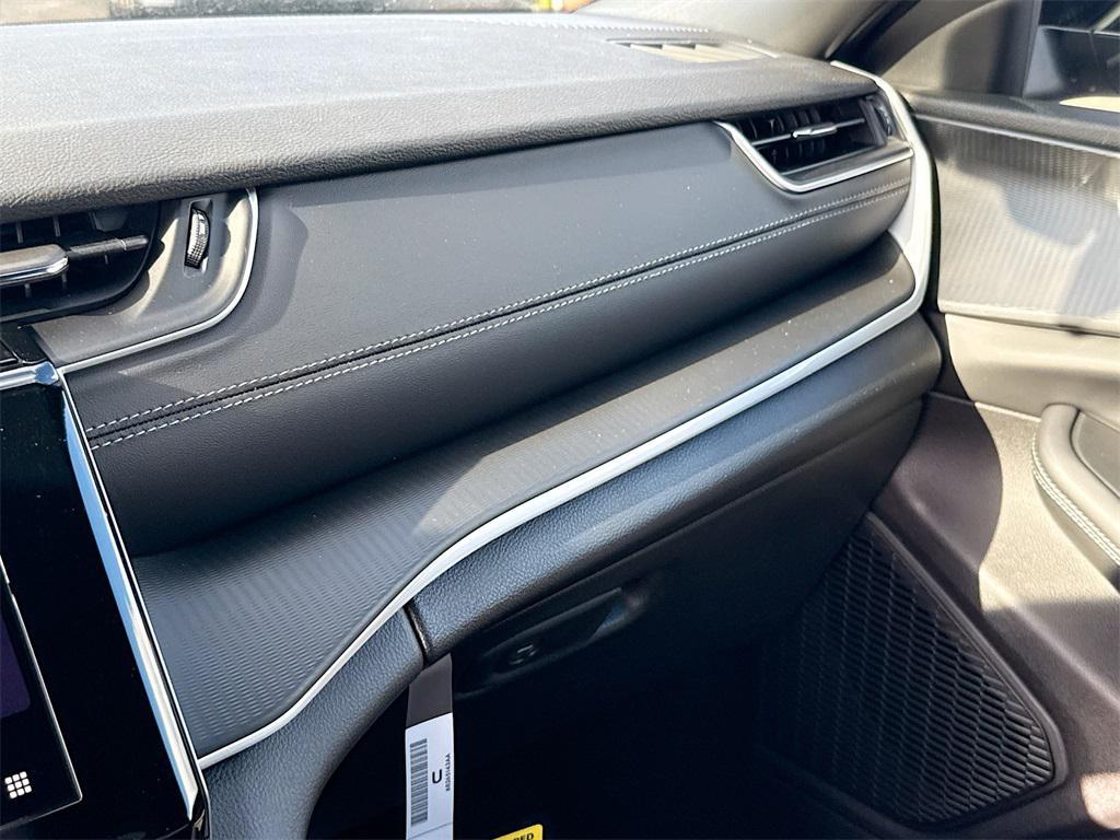 new 2025 Jeep Grand Cherokee car, priced at $31,612