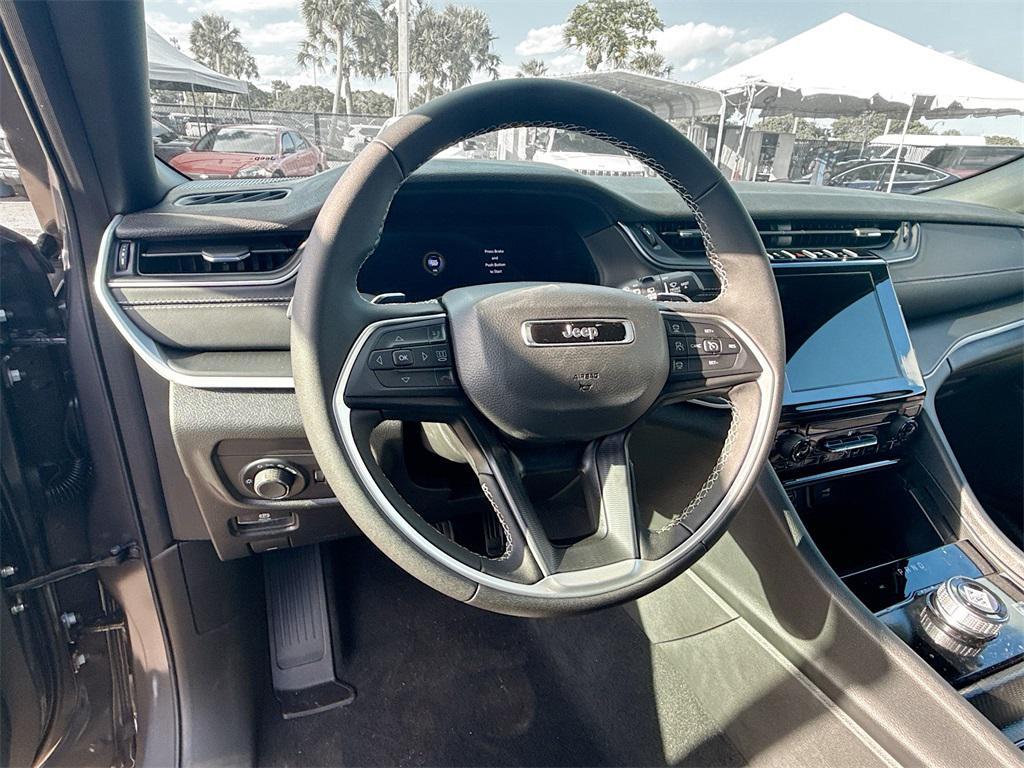 new 2025 Jeep Grand Cherokee car, priced at $31,612