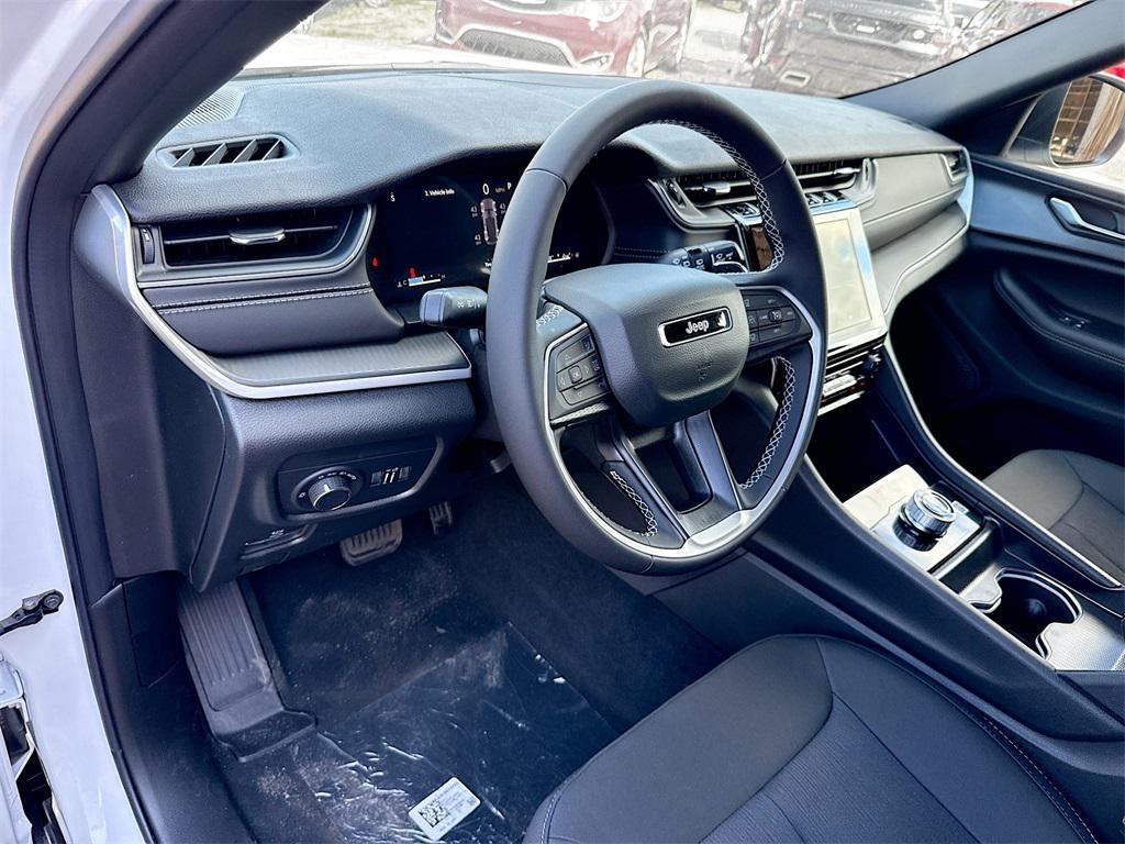 new 2025 Jeep Grand Cherokee car, priced at $31,382