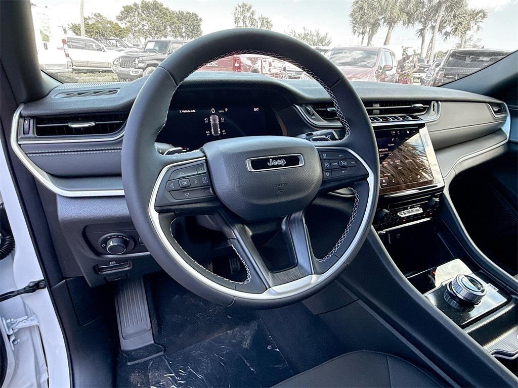 new 2025 Jeep Grand Cherokee car, priced at $31,382