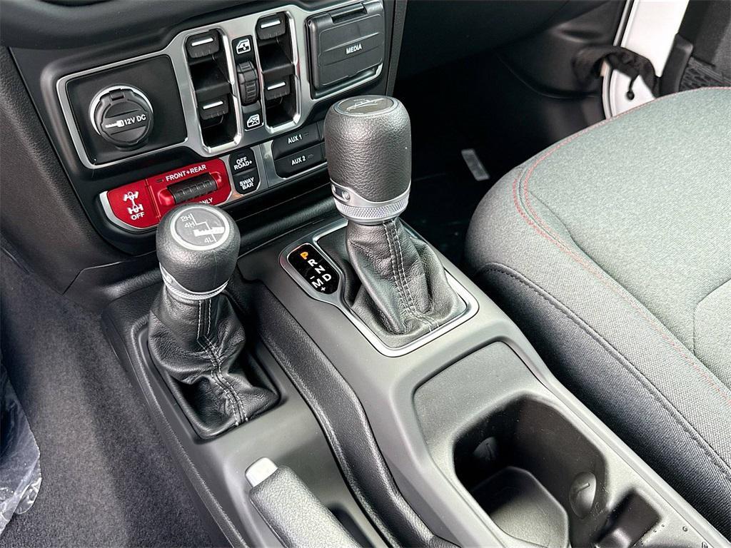 new 2025 Jeep Gladiator car, priced at $43,931