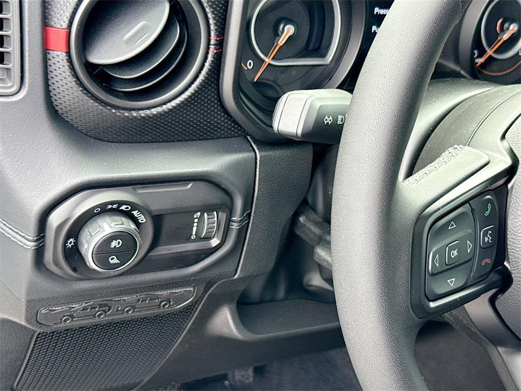 new 2025 Jeep Gladiator car, priced at $43,931