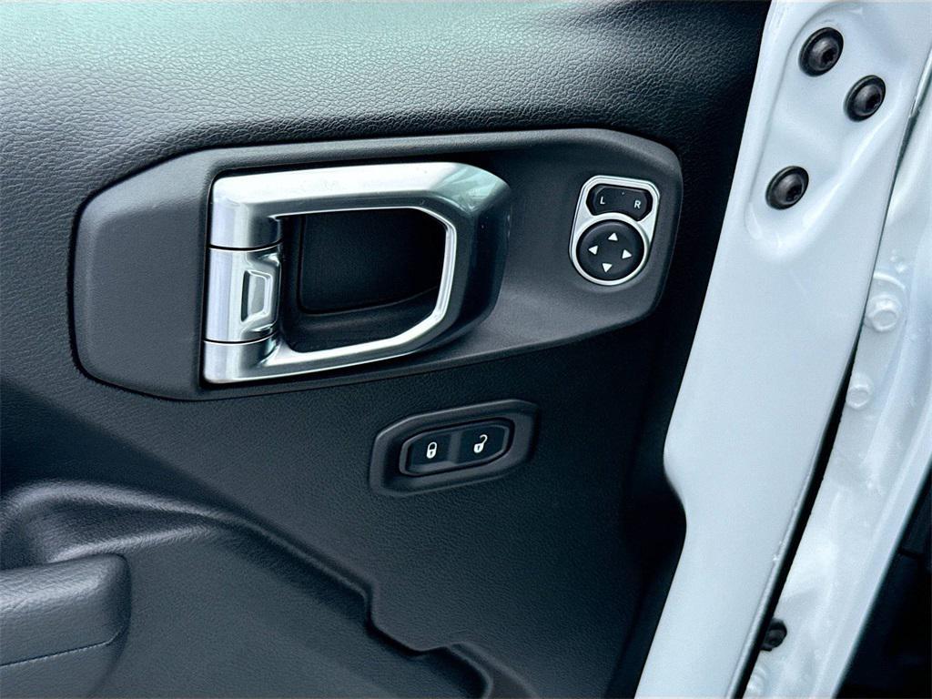 new 2025 Jeep Gladiator car, priced at $43,931