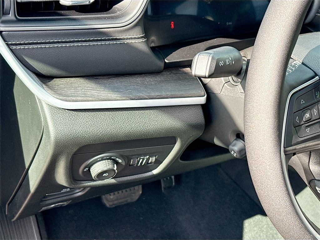 new 2025 Jeep Grand Cherokee L car, priced at $42,301