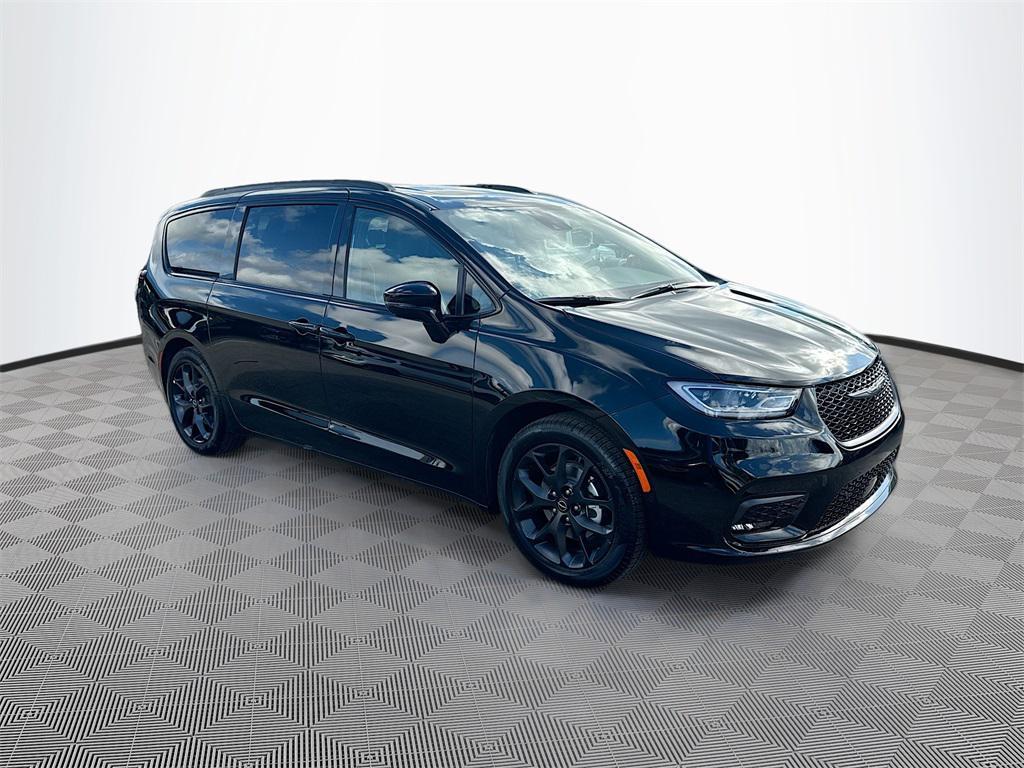 new 2026 Chrysler Pacifica car, priced at $43,361
