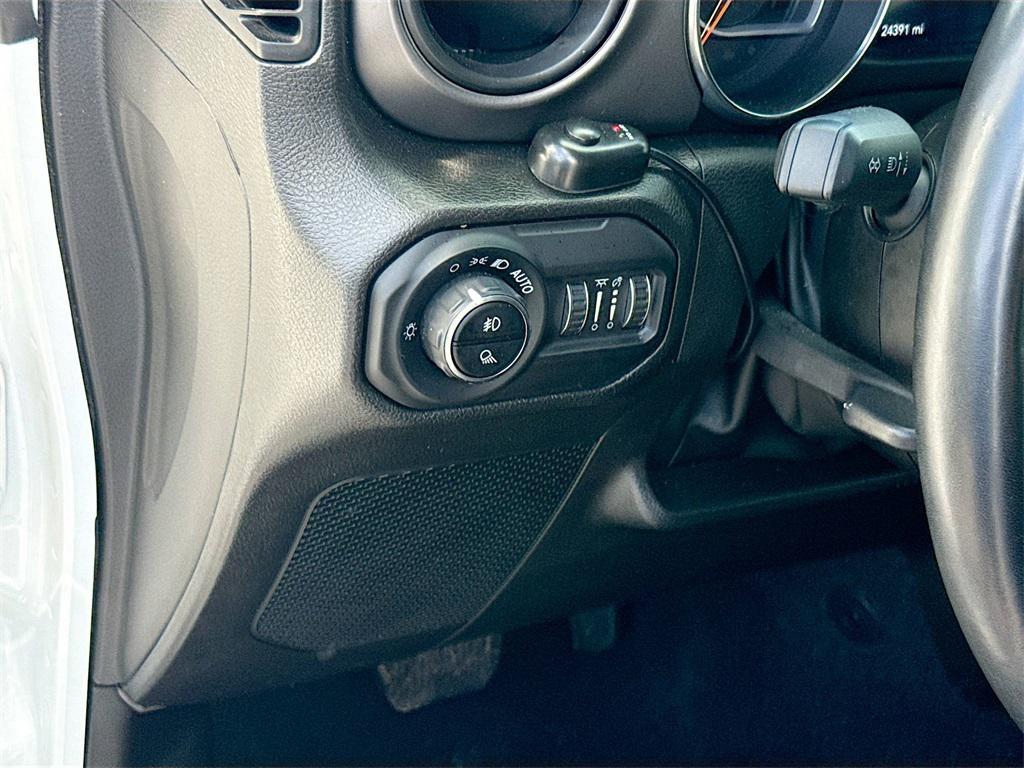 used 2022 Jeep Gladiator car, priced at $30,926