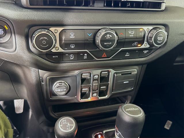 new 2025 Jeep Gladiator car, priced at $36,380
