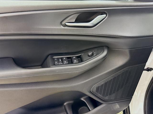 used 2024 Jeep Grand Cherokee car, priced at $33,374