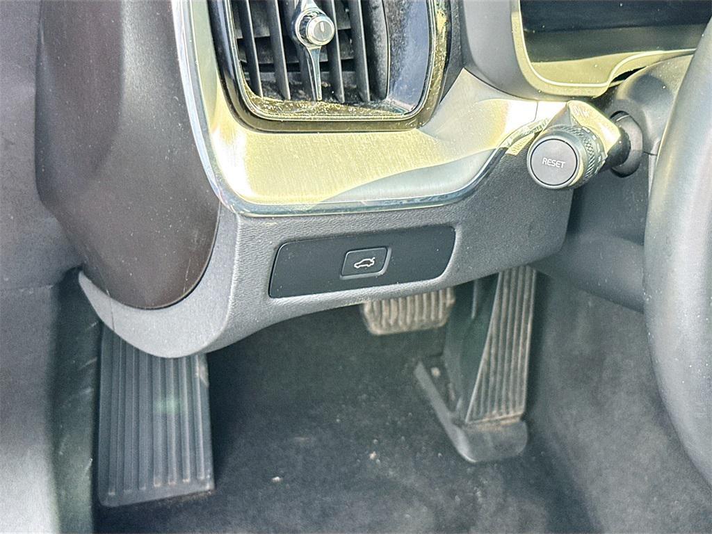 used 2023 Volvo XC60 car, priced at $25,591