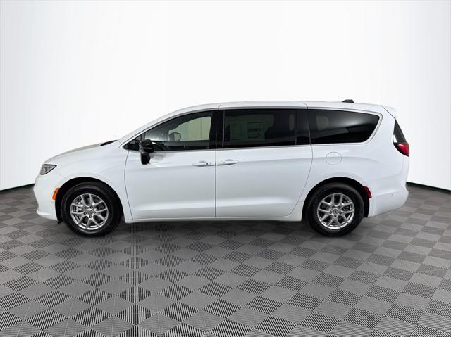 new 2025 Chrysler Pacifica car, priced at $37,604