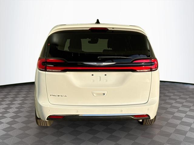 new 2025 Chrysler Pacifica car, priced at $37,604