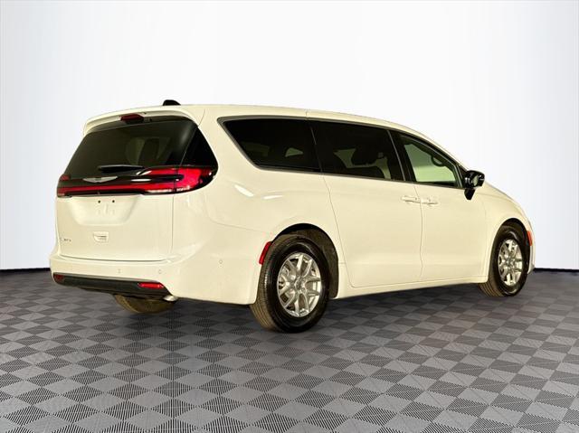 new 2025 Chrysler Pacifica car, priced at $37,604