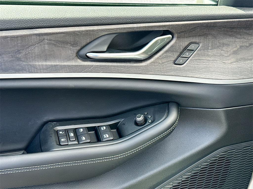 new 2025 Jeep Grand Cherokee L car, priced at $43,071