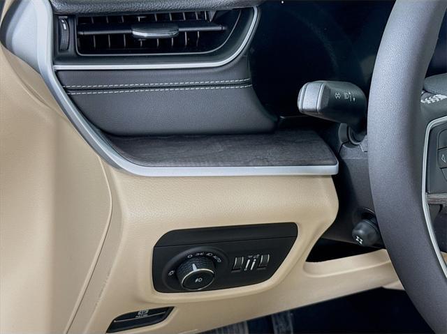 new 2025 Jeep Grand Cherokee car, priced at $39,785