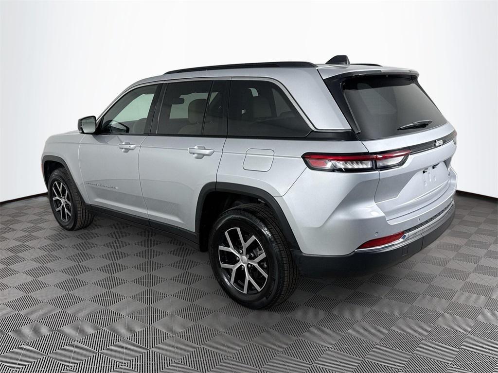 new 2024 Jeep Grand Cherokee car, priced at $32,859