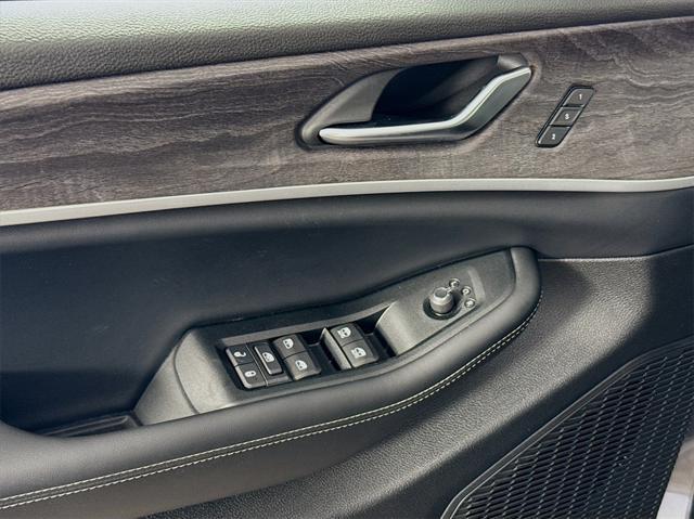 new 2025 Jeep Grand Cherokee car, priced at $37,291