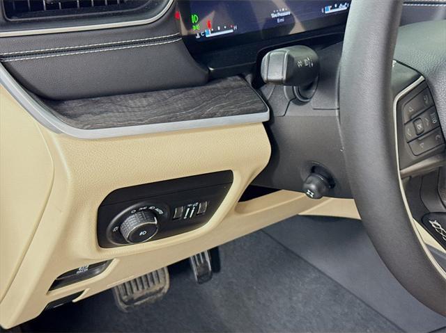 new 2025 Jeep Grand Cherokee car, priced at $39,785