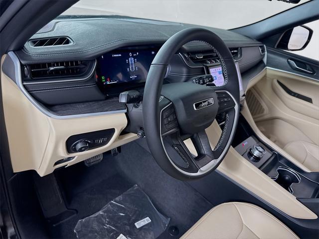 new 2025 Jeep Grand Cherokee car, priced at $39,785