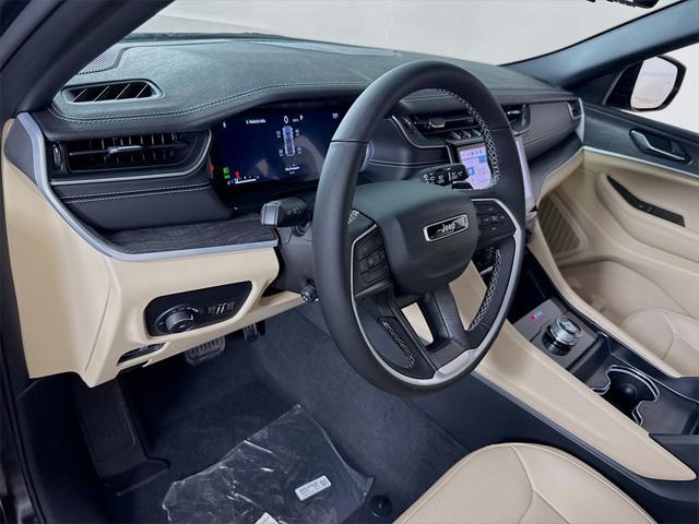 new 2025 Jeep Grand Cherokee car, priced at $42,285