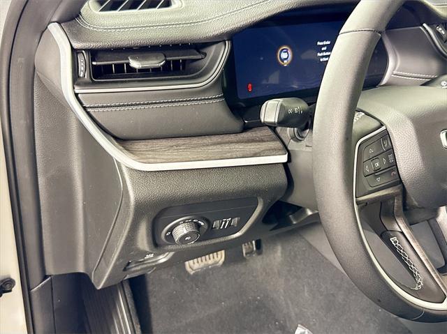 new 2025 Jeep Grand Cherokee car, priced at $37,291