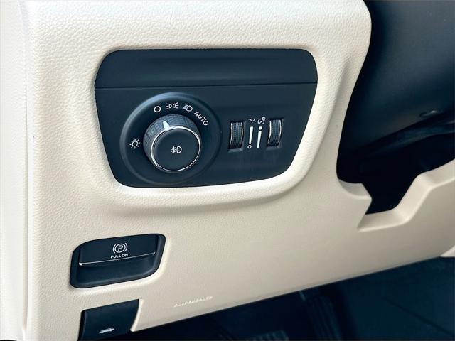 new 2025 Jeep Grand Cherokee car, priced at $37,283