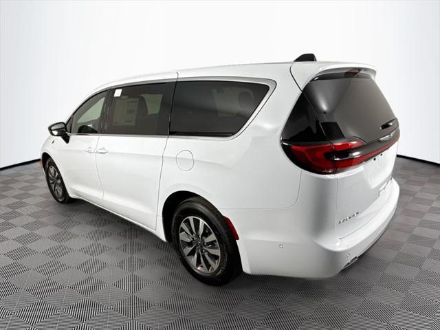new 2025 Chrysler Pacifica Hybrid car, priced at $38,430