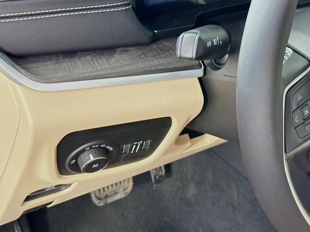 new 2025 Jeep Grand Cherokee car, priced at $34,639