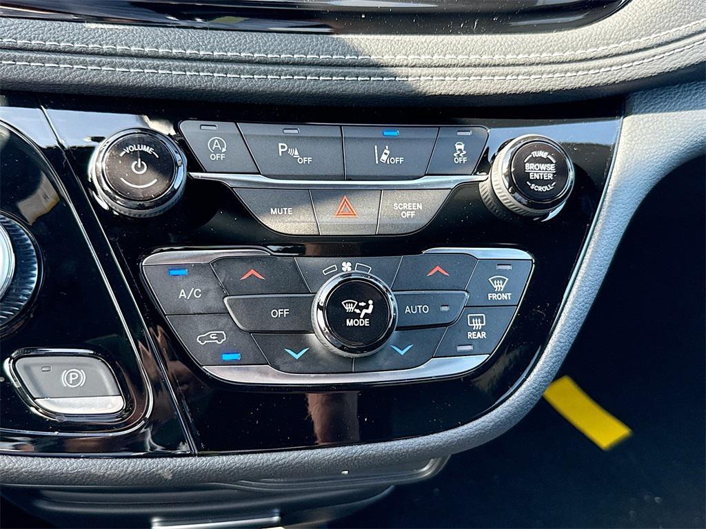 new 2026 Chrysler Pacifica car, priced at $39,912