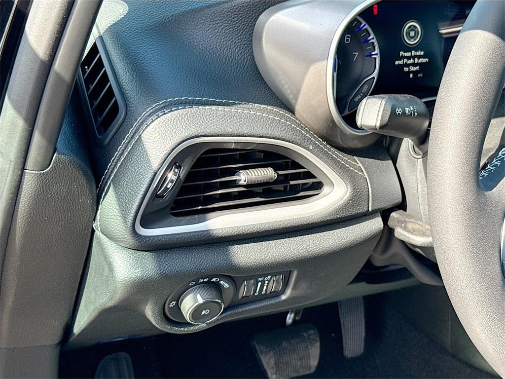 new 2026 Chrysler Pacifica car, priced at $39,912