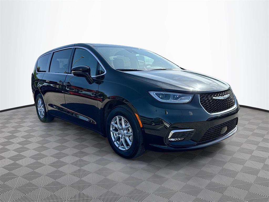 new 2026 Chrysler Pacifica car, priced at $39,912