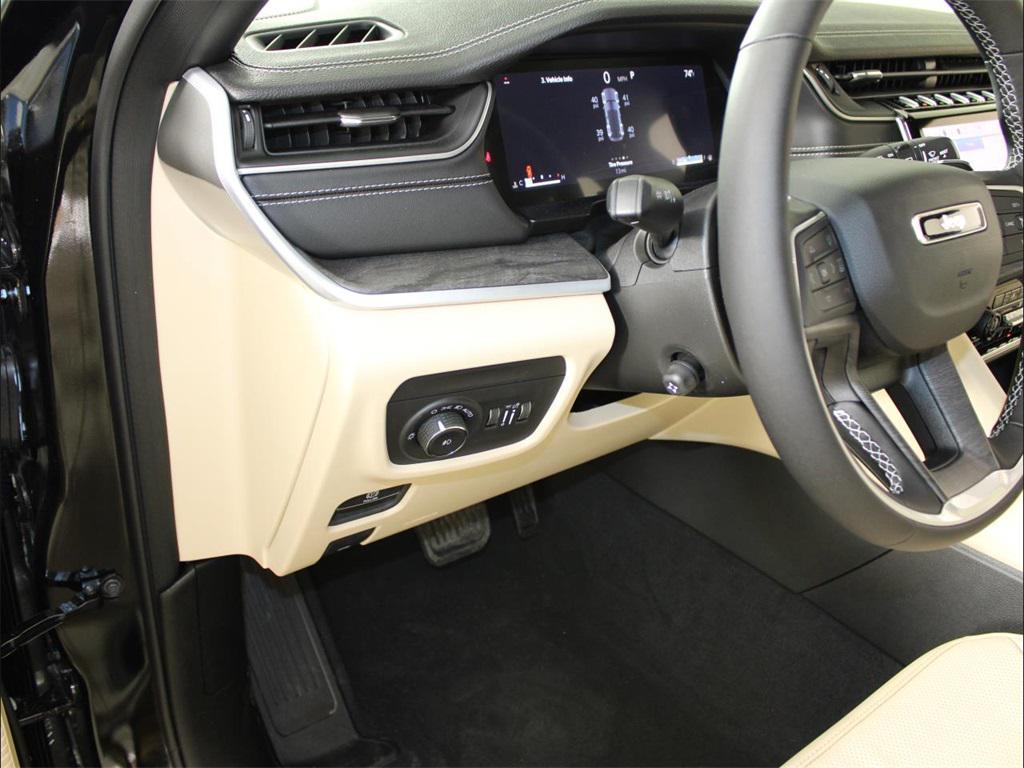 new 2025 Jeep Grand Cherokee car, priced at $38,035