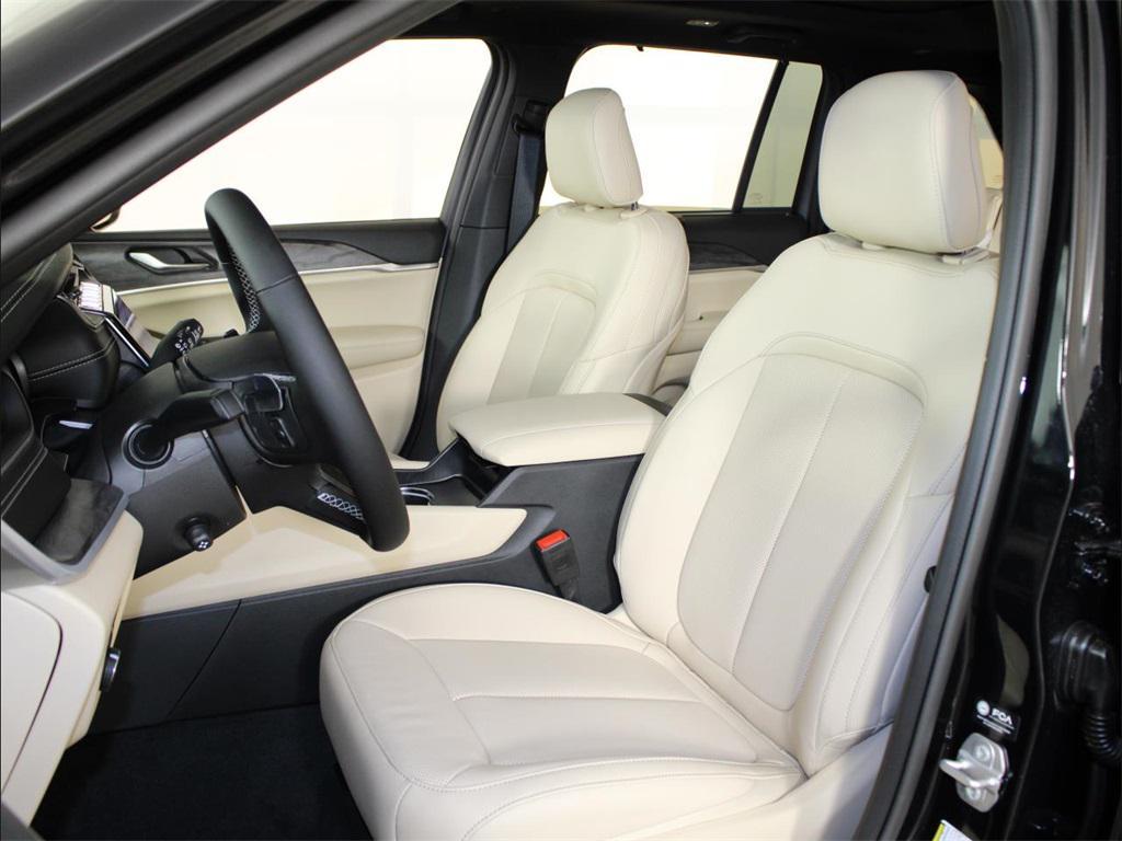 new 2025 Jeep Grand Cherokee car, priced at $38,035