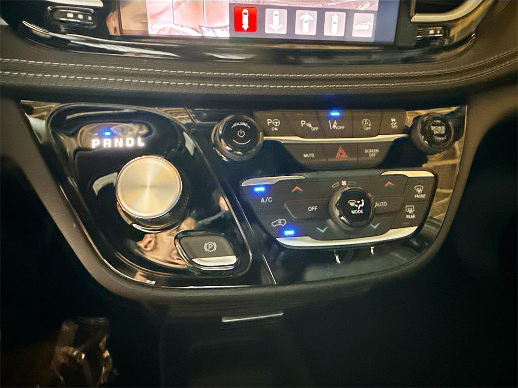 new 2025 Chrysler Pacifica car, priced at $37,454
