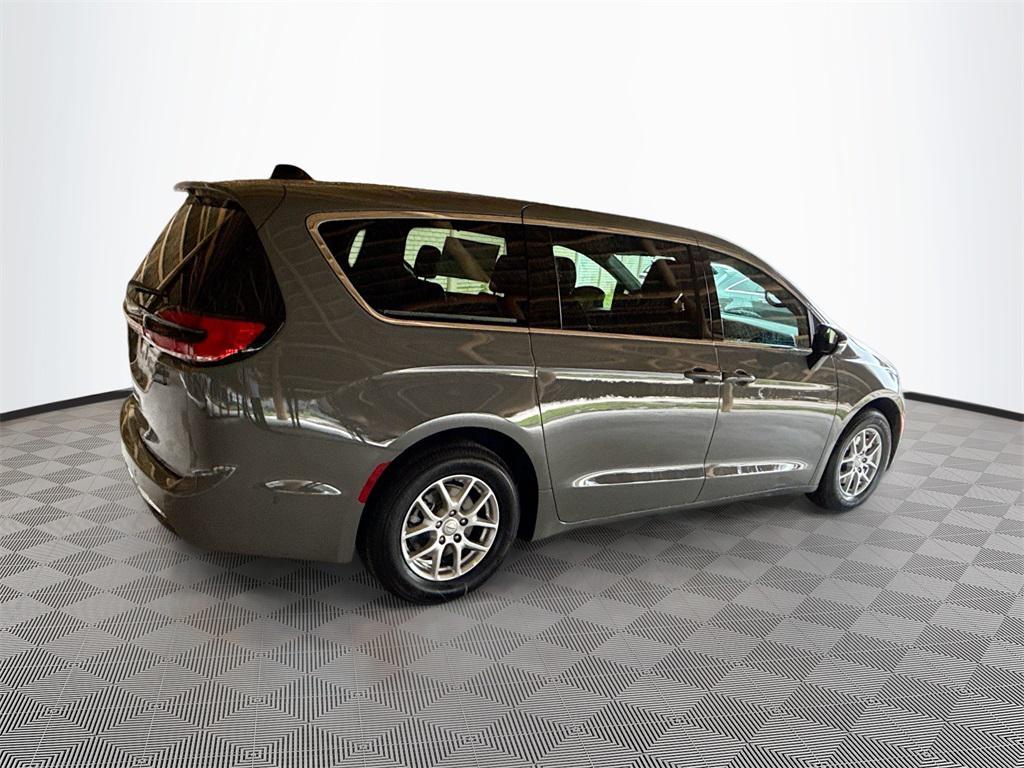 new 2025 Chrysler Pacifica car, priced at $37,454
