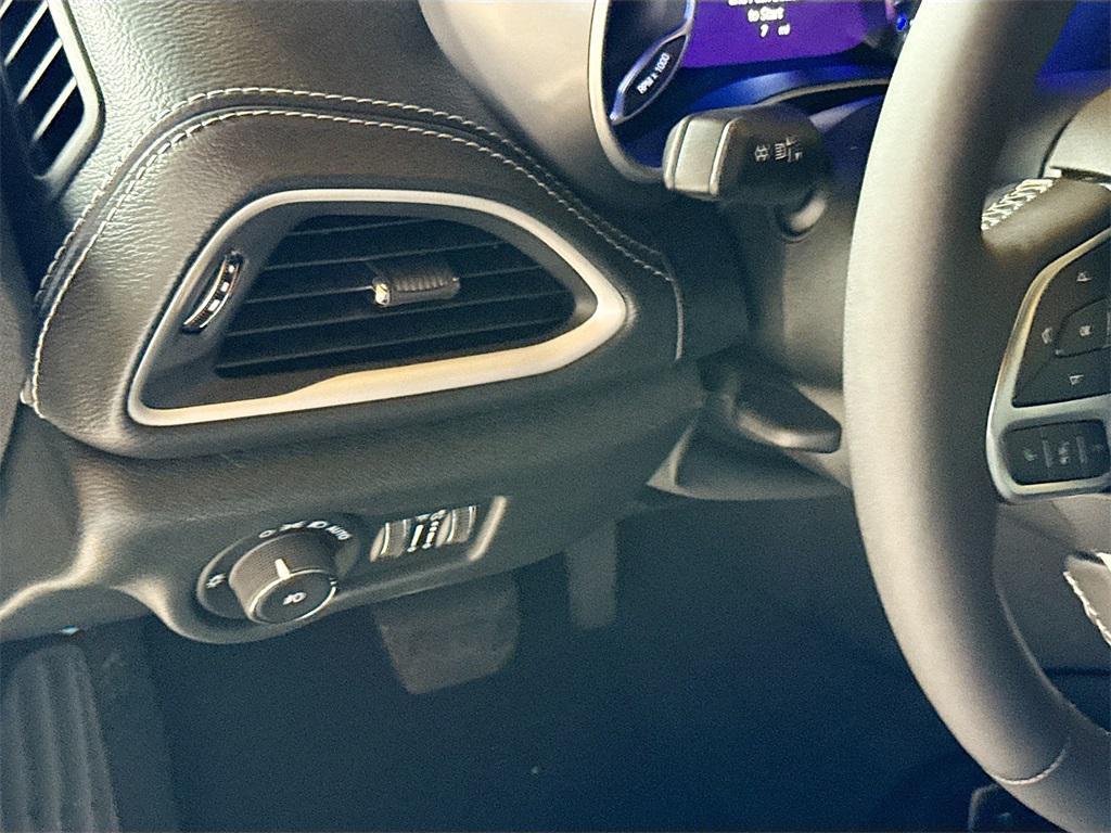 new 2025 Chrysler Pacifica car, priced at $37,454