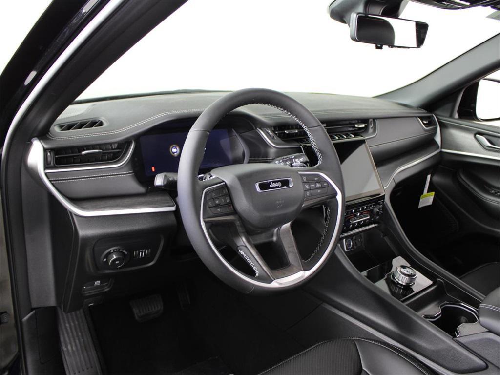 new 2025 Jeep Grand Cherokee car, priced at $38,035