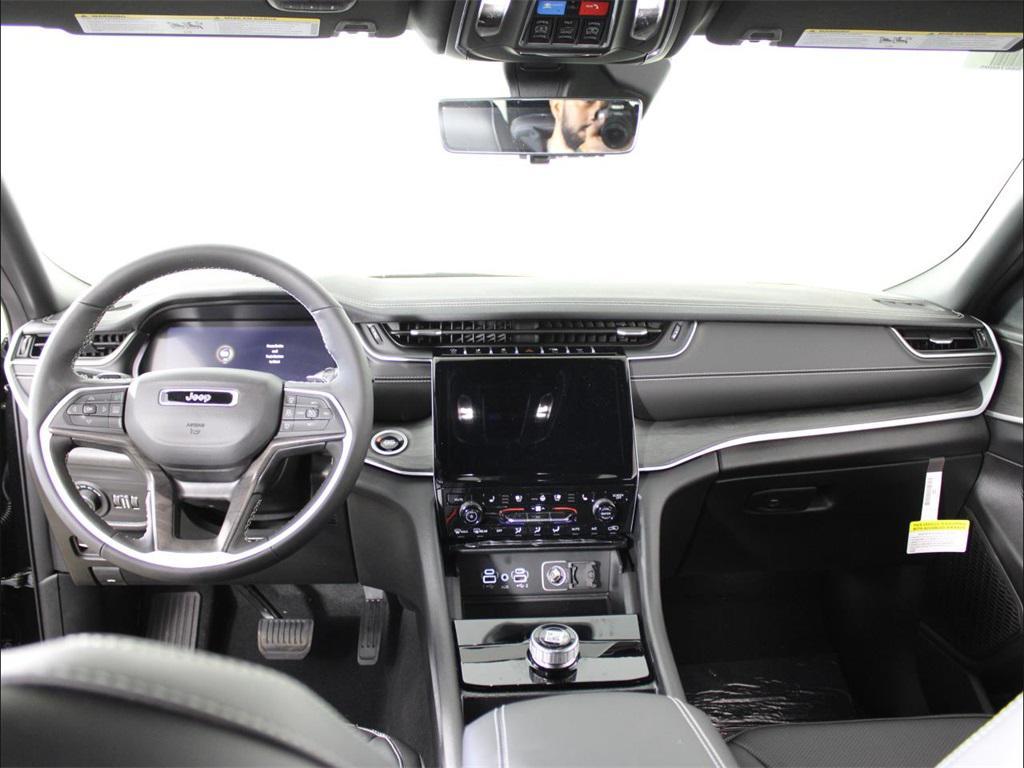 new 2025 Jeep Grand Cherokee car, priced at $38,035
